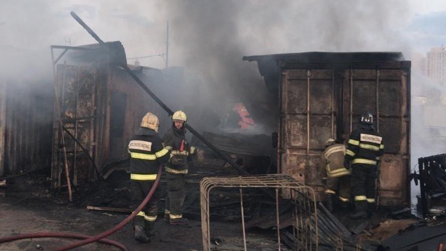 Последствия взрыва на территории автосервиса в Подмосковье Последствия взрыва на территории автосервиса в Подмосковье - РИА Новости, 1920, 26.09.2020