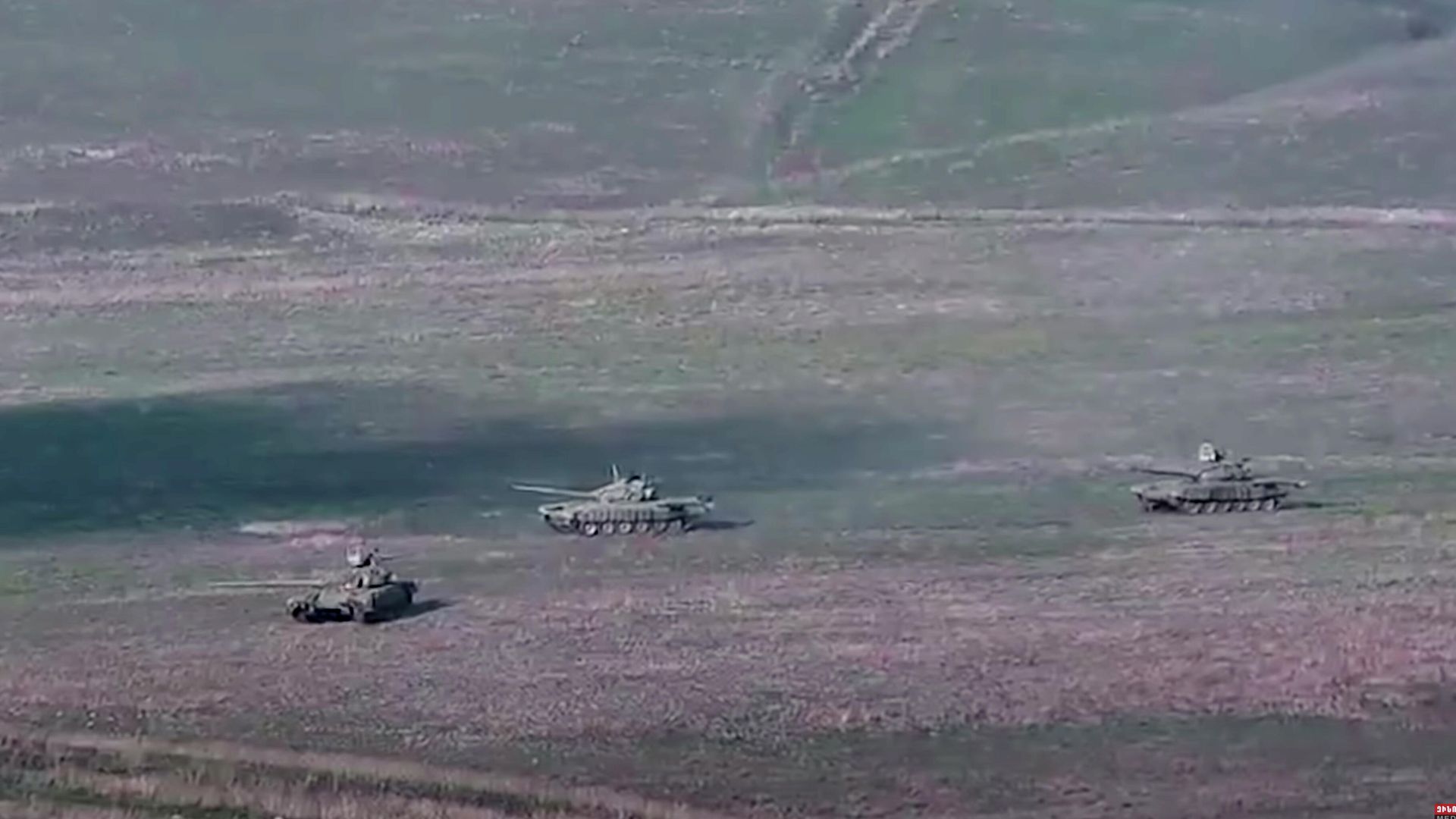 Уничтожение азербайджанских танков военными Армении. Стоп-кадр видео Уничтожение азербайджанских танков военными Армении. Стоп-кадр видео - РИА Новости, 1920, 27.09.2020