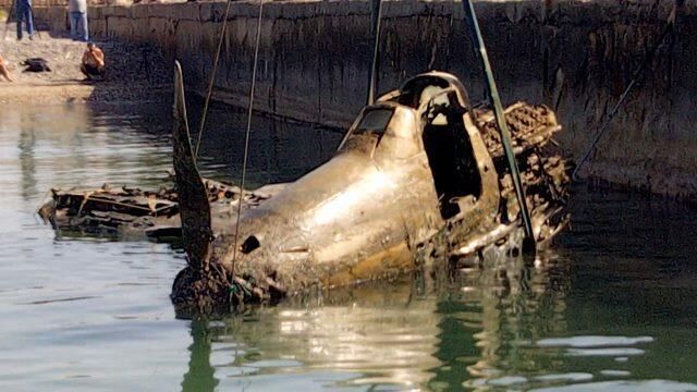 Американский истребитель времен ВОВ подняли со дна моря в Крыму Американский истребитель времен ВОВ подняли со дна моря в Крыму - РИА Новости, 1920, 27.09.2020