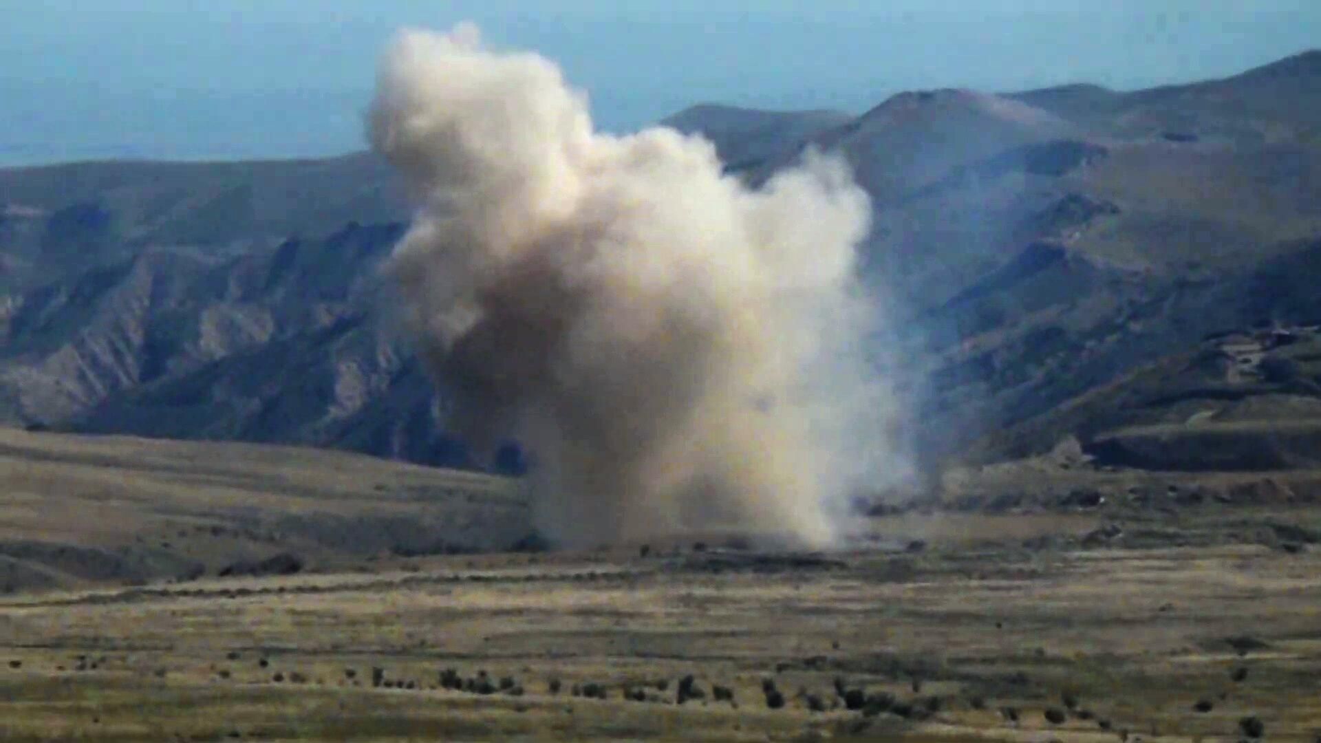 Вооруженные силы Азербайджана ведут боевые действия в Нагорном Карабахе. Скриншот видео Вооруженные силы Азербайджана ведут боевые действия в Нагорном Карабахе. Скриншот видео - РИА Новости, 1920, 28.09.2020