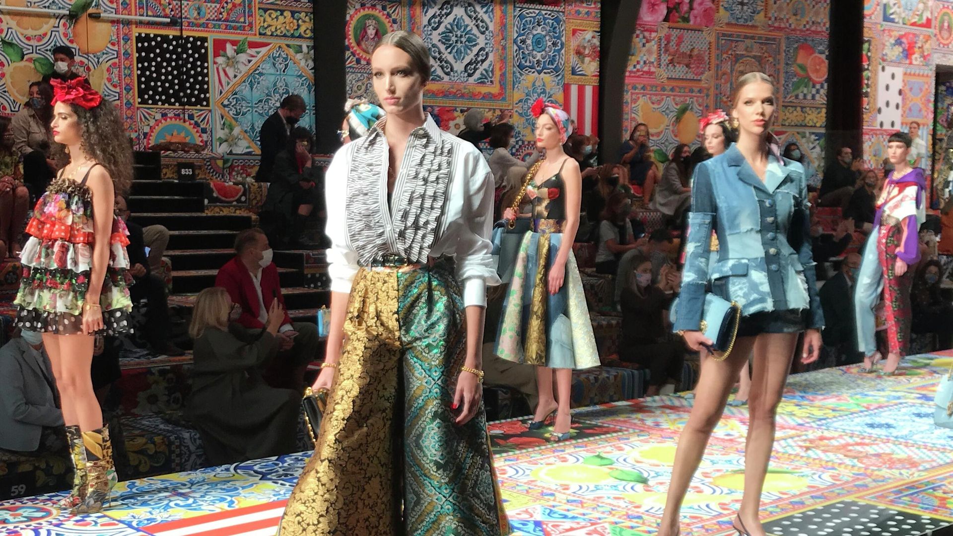 Модели на показе коллекции Dolce & Gabbana в рамках Недели моды в Милане Модели на показе коллекции Dolce & Gabbana в рамках Недели моды в Милане - РИА Новости, 1920, 01.02.2022