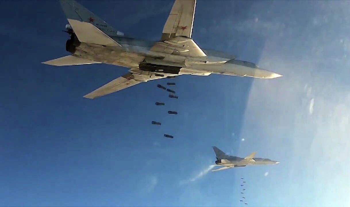 Бомбардировщики-ракетоносцы Ту-22МЗ Воздушно-космических сил России во время нанесения авиаудара по объектам ИГ в Сирии Бомбардировщики-ракетоносцы Ту-22МЗ Воздушно-космических сил России во время нанесения авиаудара по объектам ИГ в Сирии - РИА Новости, 1920, 12.08.2022