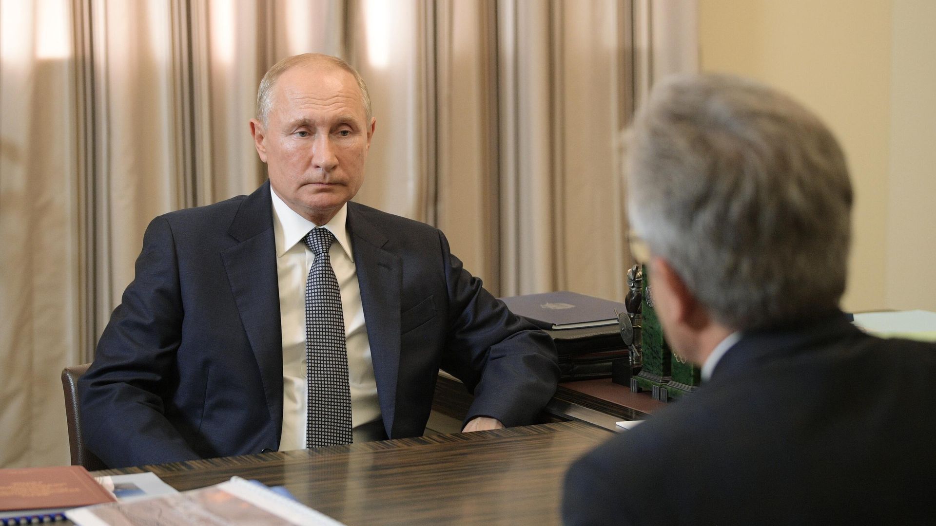 Президент РФ Владимир Путин во время встречи с президентом РАН Александром Сергеевым Президент РФ Владимир Путин во время встречи с президентом РАН Александром Сергеевым - РИА Новости, 1920, 28.09.2020
