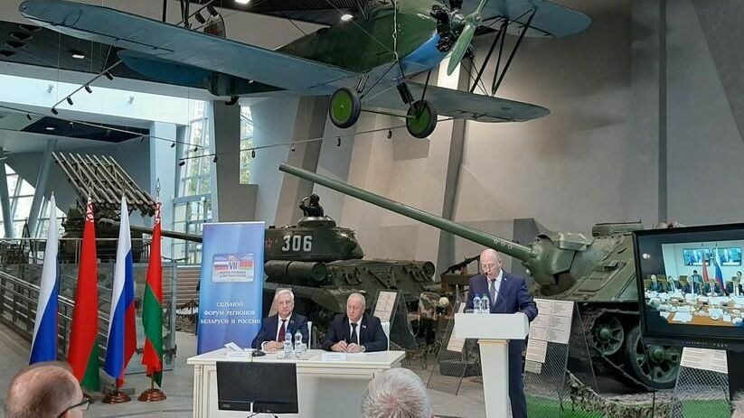 Председатель Постоянной комиссии по международным делам и национальной безопасности Совета Республики Сергей Рачков перед заседанием секции Беларусь и Россия: расширение совместных усилий по противодействию героизации нацизма на международных площадках на полях VII Форума регионов Беларуси и России Председатель Постоянной комиссии по международным делам и национальной безопасности Совета Республики Сергей Рачков перед заседанием секции Беларусь и Россия: расширение совместных усилий по противодействию героизации нацизма на международных площадках на полях VII Форума регионов Беларуси и России - РИА Новости, 1920, 28.09.2020
