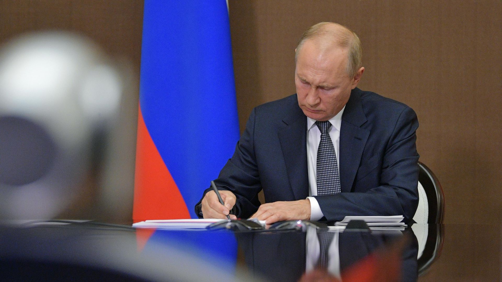 Президент РФ Владимир Путин во время проведения в режиме видеоконференции расширенного заседания президиума Государственного совета Президент РФ Владимир Путин во время проведения в режиме видеоконференции расширенного заседания президиума Государственного совета - РИА Новости, 1920, 06.10.2020