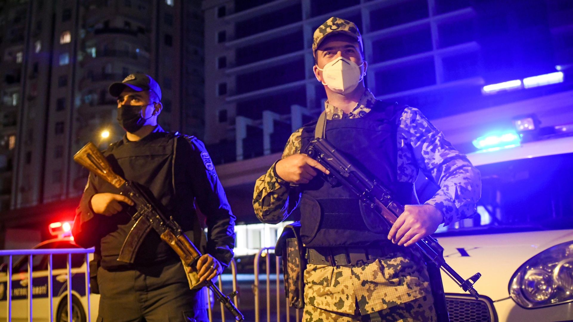 Сотрудники правоохранительных органов и военнослужащие на улице в Баку - РИА Новости, 1920, 01.07.2025