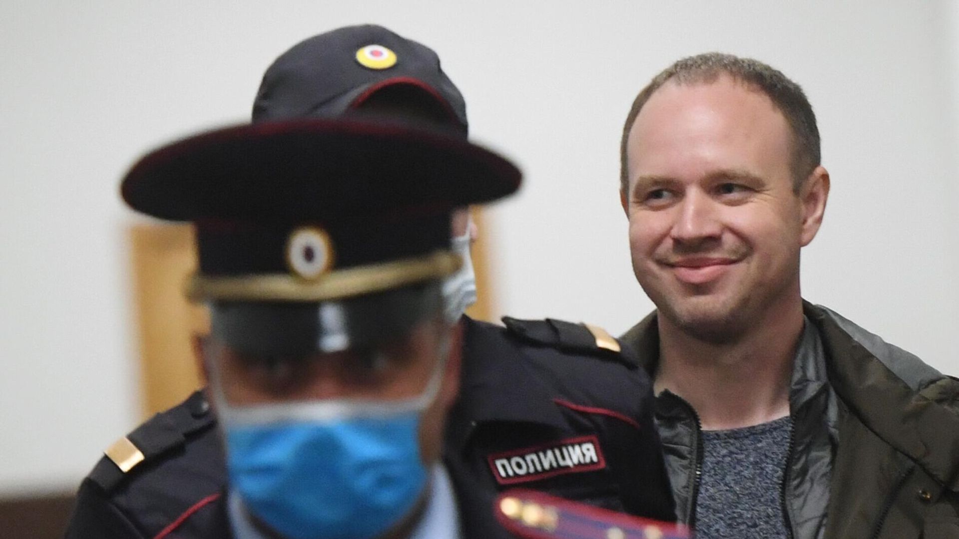 Депутат Законодательного собрания Иркутской области Андрей Левченко, задержанный по обвинению в мошенничестве, в Басманном суде Москвы Депутат Законодательного собрания Иркутской области Андрей Левченко, задержанный по обвинению в мошенничестве, в Басманном суде Москвы - РИА Новости, 1920, 20.07.2022