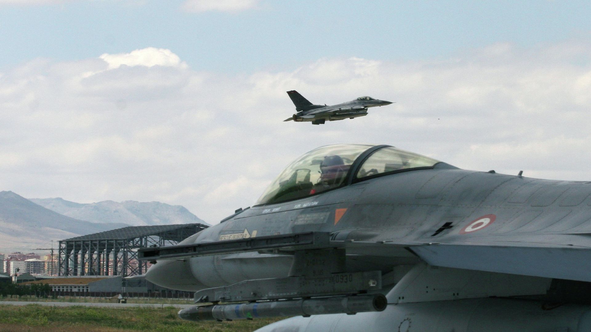 Турецкий истребитель F-16 Турецкий истребитель F-16 - РИА Новости, 1920, 15.10.2020