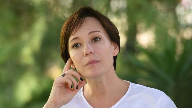 Актриса Чулпан Хаматова во время интервью в Сочи