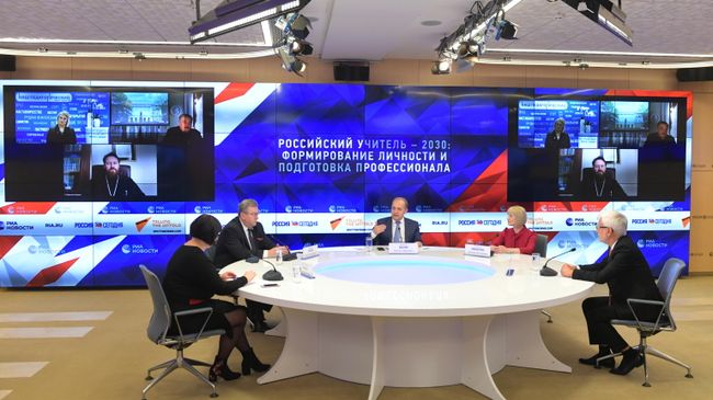 Участники пресс-конференции Российский учитель – 2030: формирование личности и подготовка профессионала