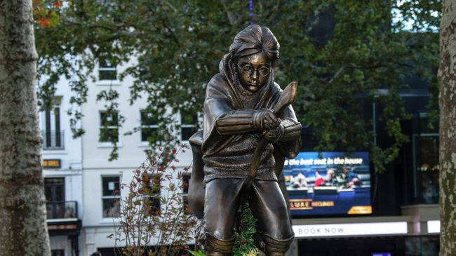 Памятник Гарри Поттеру в центре Лондона Памятник Гарри Поттеру в центре Лондона