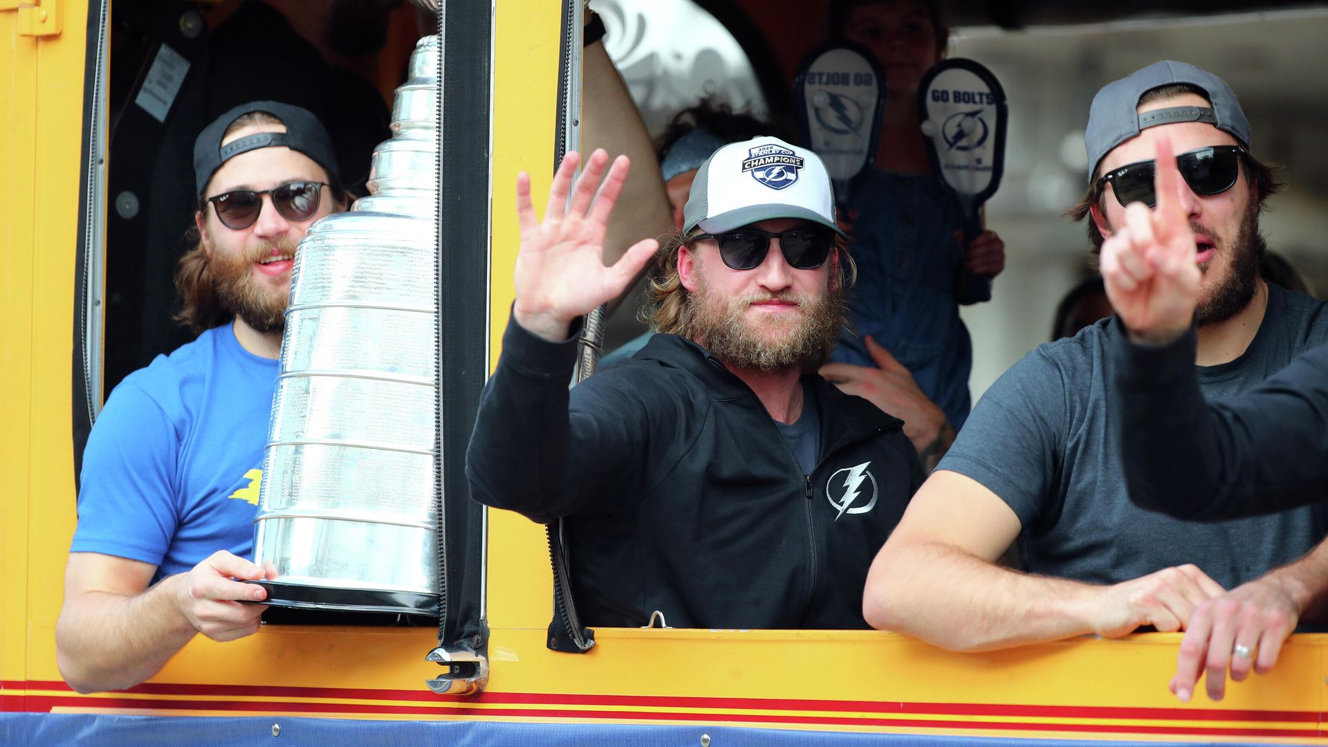 Sep 29, 2020; Tampa, FL, USA; Tampa Bay Lightning center Steven Stamkos (91) and defenseman Victor Hedman (77) and teammates arrive on trollies as they return from Edmonton with the Stanley Cup at Amalie Arena. The Tampa Bay Lightning defeated the Dallas Stars four games to two to win the 2020 Stanley Cup. Mandatory Credit: Kim Klement-USA TODAY Sports Sep 29, 2020; Tampa, FL, USA; Tampa Bay Lightning center Steven Stamkos (91) and defenseman Victor Hedman (77) and teammates arrive on trollies as they return from Edmonton with the Stanley Cup at Amalie Arena. The Tampa Bay Lightning defeated the Dallas Stars four games to two to win the 2020 Stanley Cup. Mandatory Credit: Kim Klement-USA TODAY Sports - РИА Новости, 1920, 01.10.2020