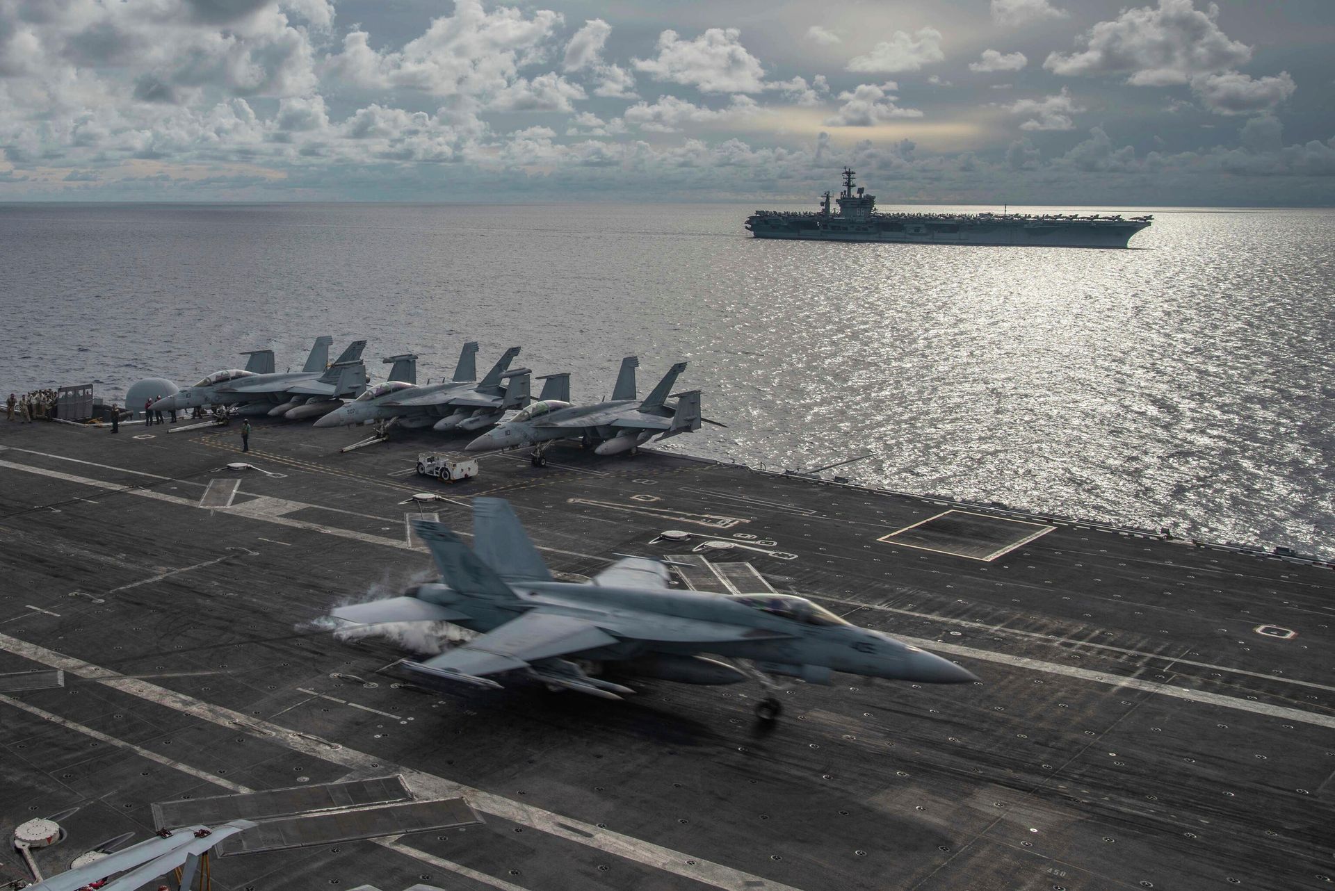 Корабли ВМС США USS Ronald Reagan (CVN 76) и USS Nimitz (CVN 68) в Южно-Китайском море. 6 июля 2020 года Корабли ВМС США USS Ronald Reagan (CVN 76) и USS Nimitz (CVN 68) в Южно-Китайском море. 6 июля 2020 года - РИА Новости, 1920, 02.10.2020
