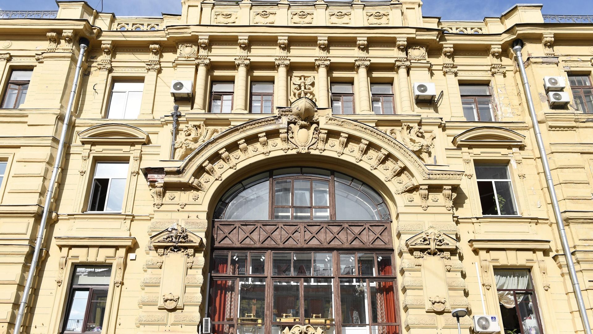 Многоквартирный дом на улице Кузнецкий Мост, 19 в Москве - РИА Новости, 1920, 05.10.2020