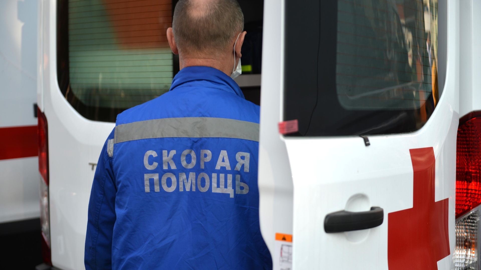 Передача машин скорой помощи в распоряжение больниц Свердловской области Передача машин скорой помощи в распоряжение больниц Свердловской области - РИА Новости, 1920, 01.12.2020