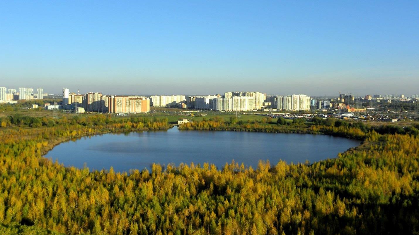 Святое озеро в районе Косино  - РИА Новости, 1920, 04.10.2020