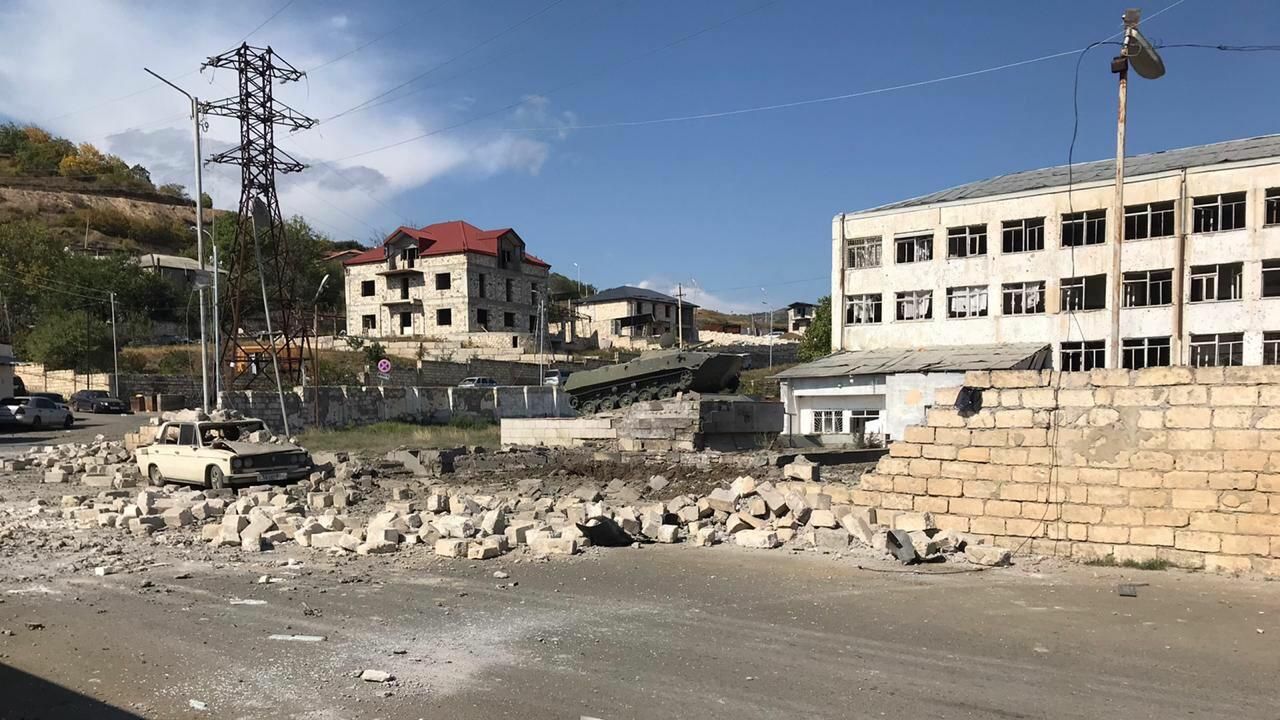 Ремонтная база в Степанакерте, пострадавшая от обстрелов Ремонтная база в Степанакерте, пострадавшая от обстрелов - РИА Новости, 1920, 05.10.2020