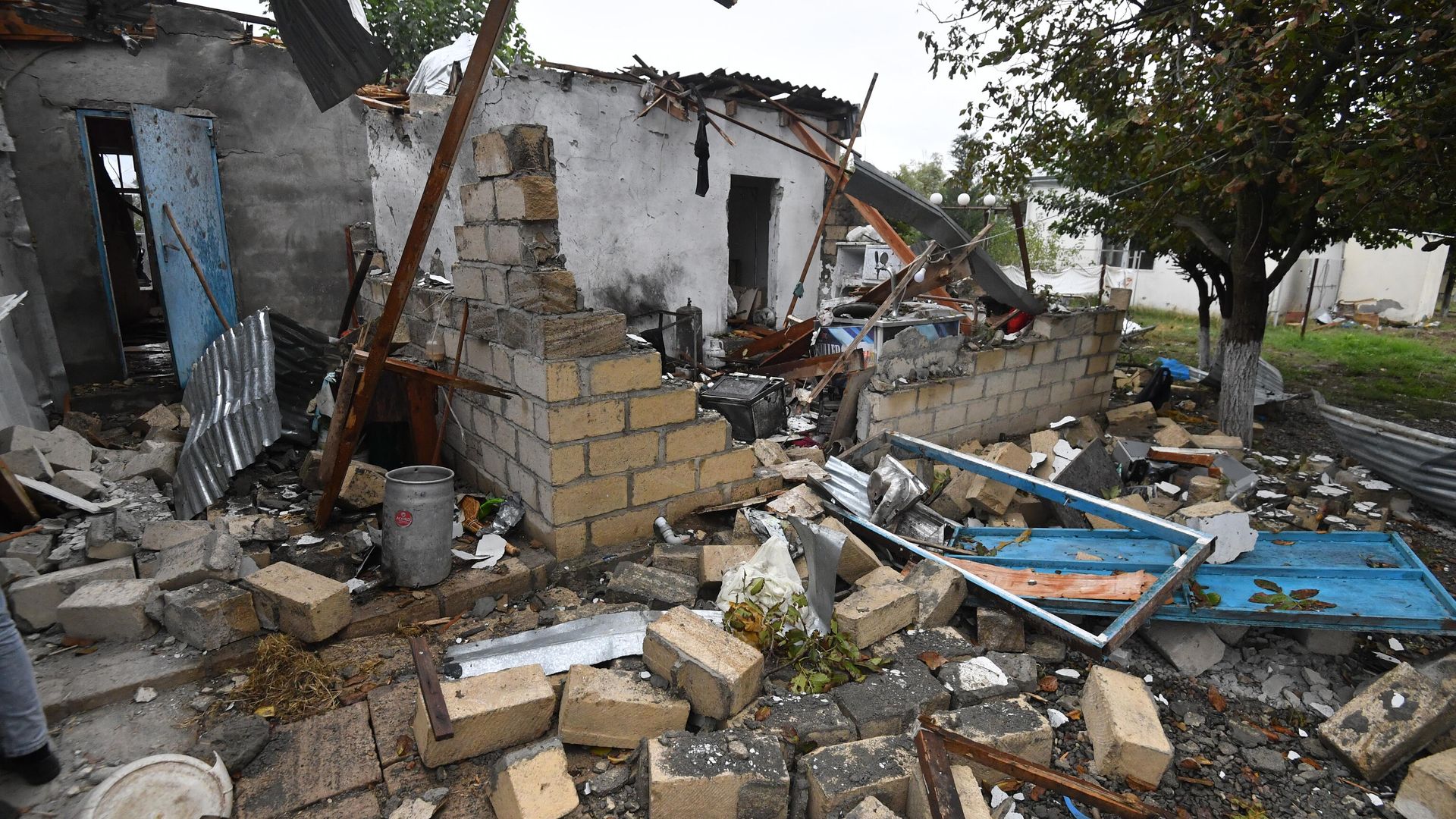 Дом, пострадавший от обстрела, в азербайджанском селе Сарыджалы Агджабединского района Дом, пострадавший от обстрела, в азербайджанском селе Сарыджалы Агджабединского района - РИА Новости, 1920, 09.10.2020