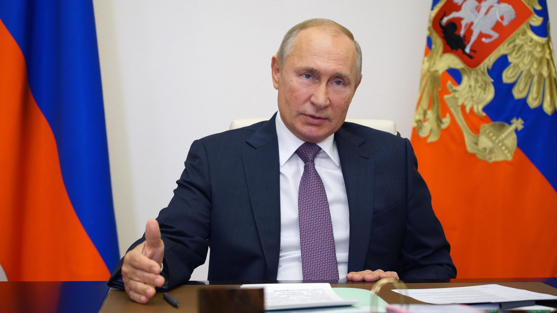 Президент РФ Владимир Путин во время встречи в режиме видеоконференции с руководителями фракций в Государственной думе РФ Президент РФ Владимир Путин во время встречи в режиме видеоконференции с руководителями фракций в Государственной думе РФ - РИА Новости, 1920, 06.10.2020