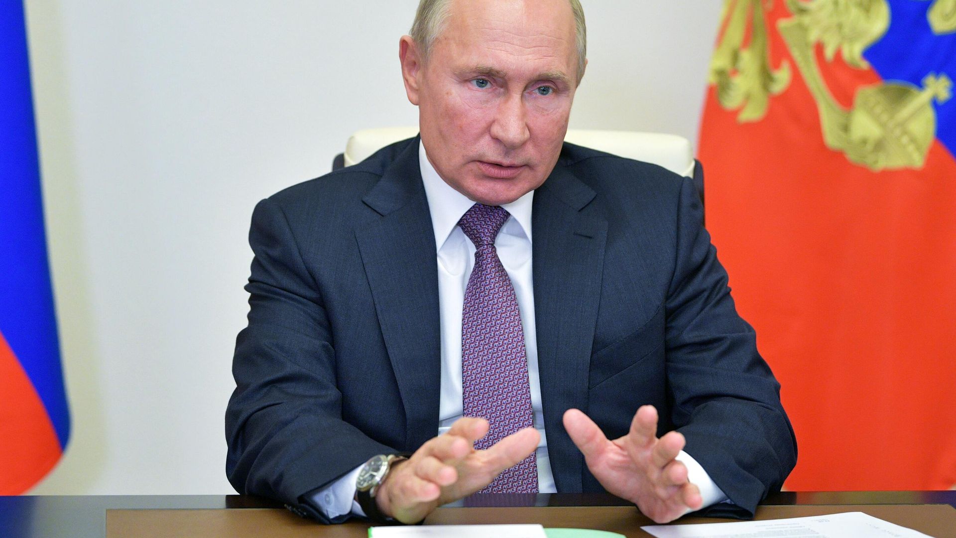 Президент РФ Владимир Путин во время встречи в режиме видеоконференции с руководителями фракций в Государственной думе Президент РФ Владимир Путин во время встречи в режиме видеоконференции с руководителями фракций в Государственной думе - РИА Новости, 1920, 09.10.2020