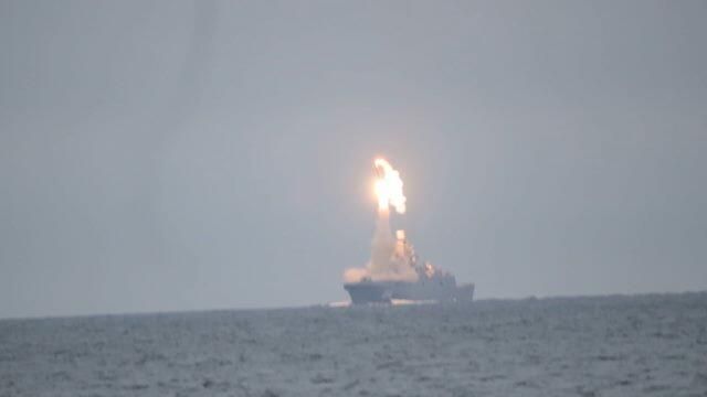 Запуск гиперзвуковой ракеты “Циркон” в Баренцевом море. Кадры Минобороны РФ Запуск гиперзвуковой ракеты “Циркон” в Баренцевом море. Кадры Минобороны РФ - РИА Новости, 1920, 07.10.2020