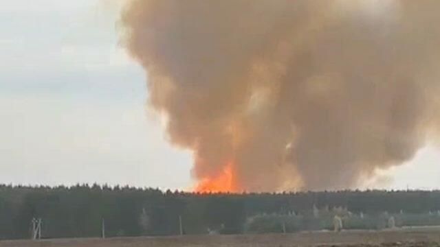 Кадры крупного пожара на складе боеприпасов под Рязанью Кадры крупного пожара на складе боеприпасов под Рязанью - РИА Новости, 1920, 07.10.2020