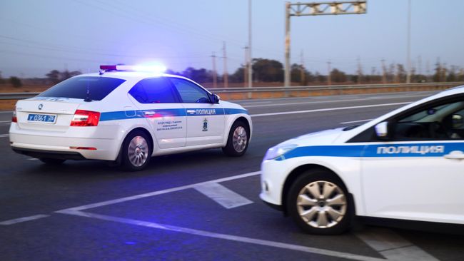 Сотрудники дорожно-патрульной службы ГИБДД трассе Р-217 Кавказ