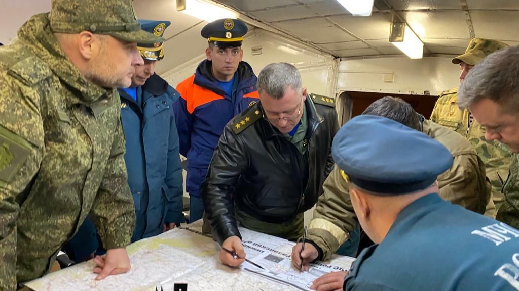 Министр МЧС России Евгений Зиничев провел заседание оперштаба по ЧП в Рязанской области Министр МЧС России Евгений Зиничев провел заседание оперштаба по ЧП в Рязанской области - РИА Новости, 1920, 07.10.2020