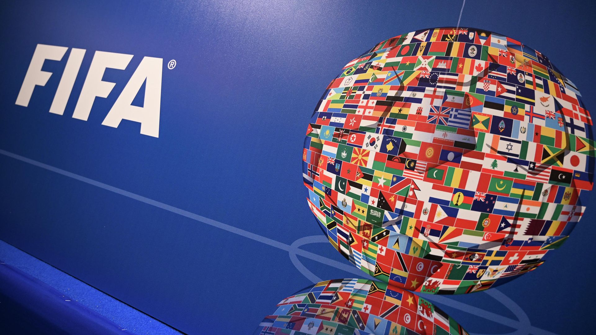 A picture shows the FIFA logo during a press conference held by the president of the football's governing body at the FIFA Executive Football Summit on February 15, 2019 in Istanbul. (Photo by OZAN KOSE / AFP) A picture shows the FIFA logo during a press conference held by the president of the football's governing body at the FIFA Executive Football Summit on February 15, 2019 in Istanbul. (Photo by OZAN KOSE / AFP) - РИА Новости, 1920, 07.10.2020