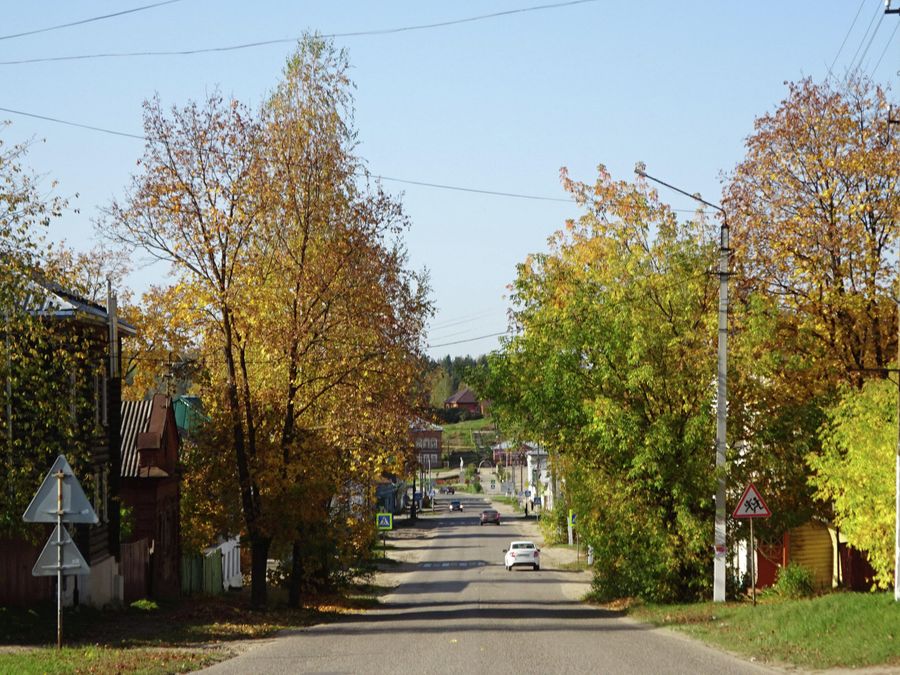 Комсомольская улица, вид в центр