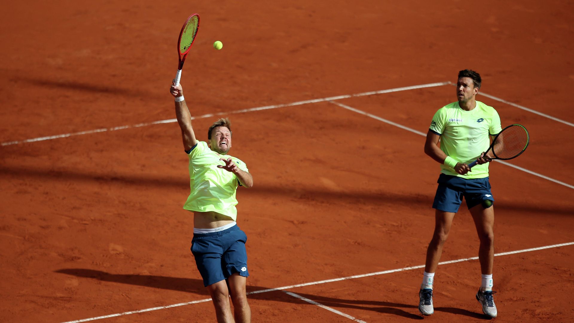 Tennis - ATP 500 - Hamburg European Open - Am Rothenbaum, Hamburg, Germany - September 24, 2020 Germany's Kevin Krawietz and Andreas Mies in action during their men's doubles match against Austria's Oliver Marach and South Africa's Raven Klaasen REUTERS/Cathrin Mueller Tennis - ATP 500 - Hamburg European Open - Am Rothenbaum, Hamburg, Germany - September 24, 2020 Germany's Kevin Krawietz and Andreas Mies in action during their men's doubles match against Austria's Oliver Marach and South Africa's Raven Klaasen REUTERS/Cathrin Mueller - РИА Новости, 1920, 08.10.2020