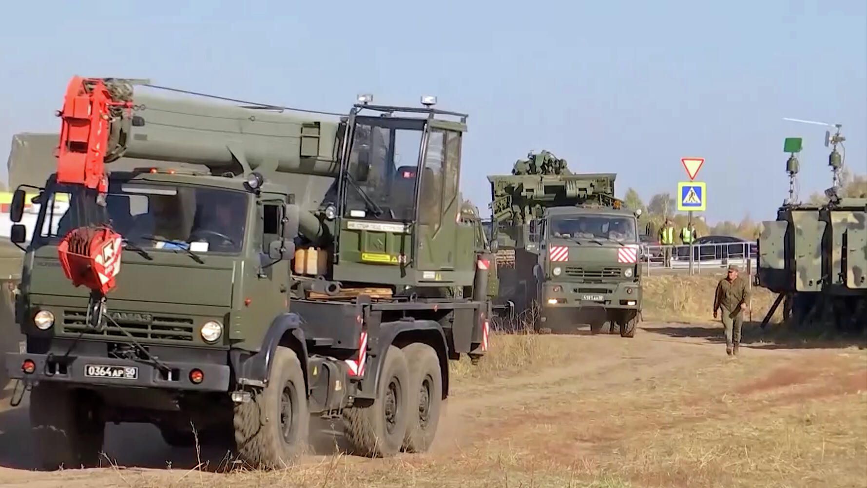 Развертывание лагеря подразделений Инженерных войск недалеко от места взрывов на бывших военных складах в Рязанской области Развертывание лагеря подразделений Инженерных войск недалеко от места взрывов на бывших военных складах в Рязанской области - РИА Новости, 1920, 09.10.2020