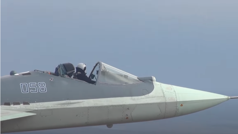 Полет российского истребителя Су-57 Полет российского истребителя Су-57 - РИА Новости, 1920, 10.10.2020