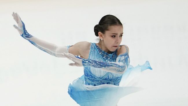 Камила Валиева выступает с короткой программой в женском одиночном катании на II этапе Кубка России - Ростелеком по фигурному катанию в Москве. Камила Валиева выступает с короткой программой в женском одиночном катании на II этапе Кубка России - Ростелеком по фигурному катанию в Москве.