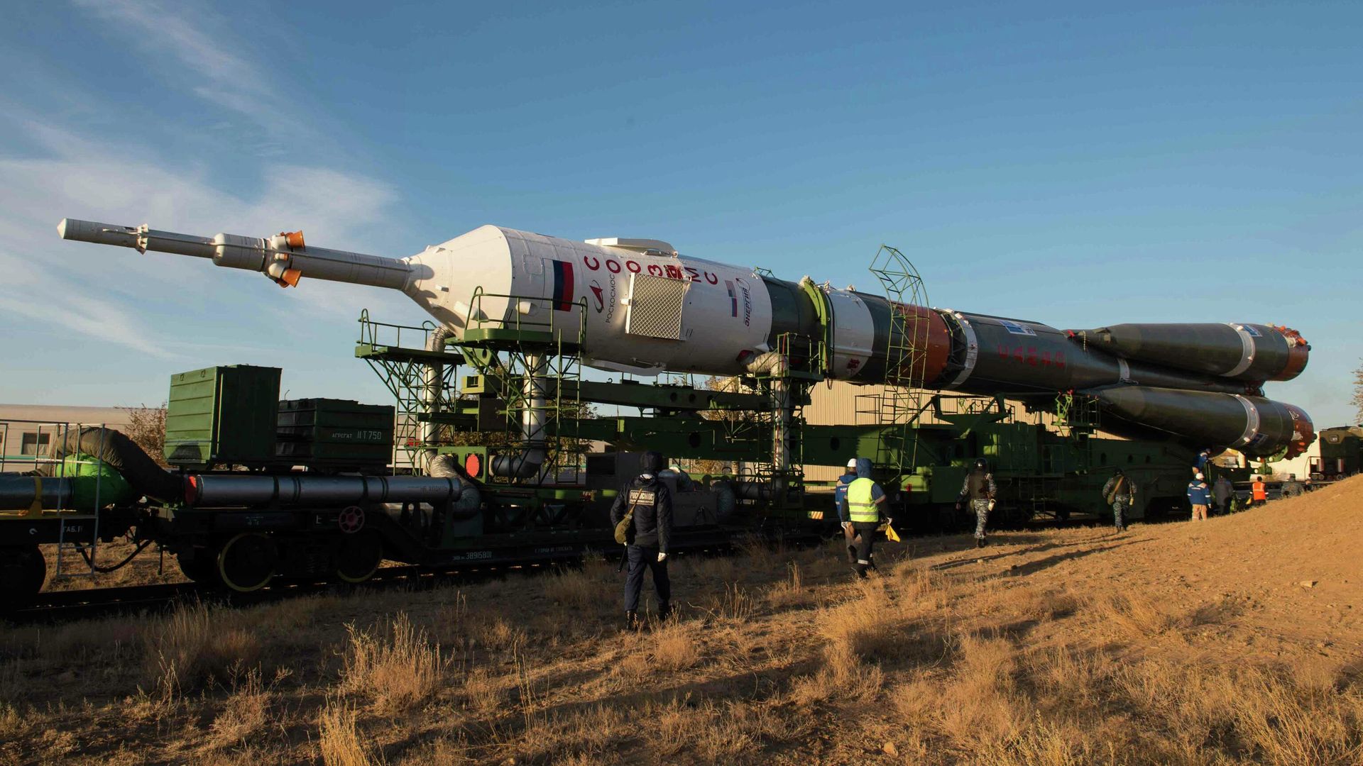 Вывоз ракеты-носителя Союз-2.1а с пилотируемым кораблем Союз МС-17 на стартовый комплекс площадки №31 космодрома Байконур Вывоз ракеты-носителя Союз-2.1а с пилотируемым кораблем Союз МС-17 на стартовый комплекс площадки №31 космодрома Байконур - РИА Новости, 1920, 14.10.2020