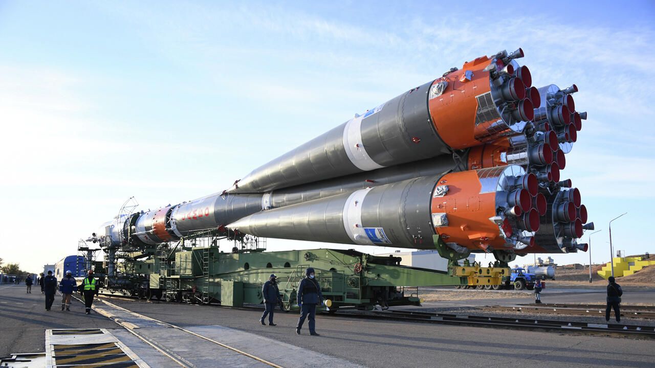 Вывоз ракеты-носителя Союз-2.1а с пилотируемым кораблем Союз МС-17 на стартовый комплекс площадки №31 космодрома Байконур Вывоз ракеты-носителя Союз-2.1а с пилотируемым кораблем Союз МС-17 на стартовый комплекс площадки №31 космодрома Байконур - РИА Новости, 1920, 13.10.2020