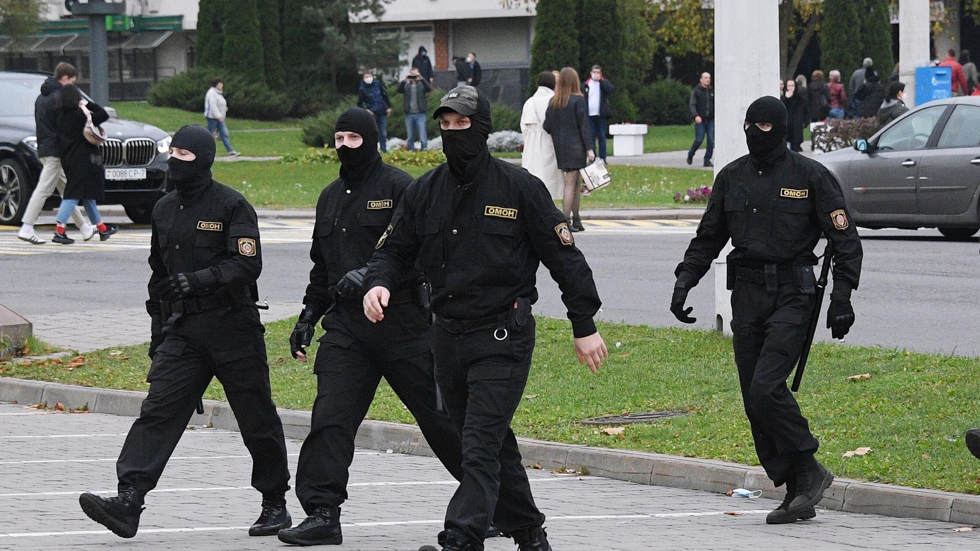 Сотрудники правоохранительных органов во время несанкционированной акции протеста оппозиции в Минске Сотрудники правоохранительных органов во время несанкционированной акции протеста оппозиции в Минске - РИА Новости, 1920, 25.03.2021