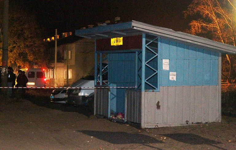 Автобусная остановка в поселке Большеорловский в Нижегородской области, где неизвестный устроил стрельбу