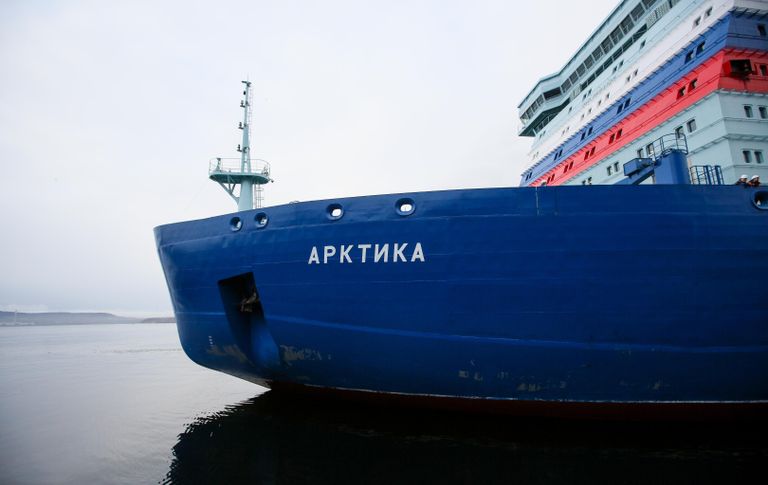 Атомный ледокол Арктика в порту Мурманска Атомный ледокол Арктика в порту Мурманска