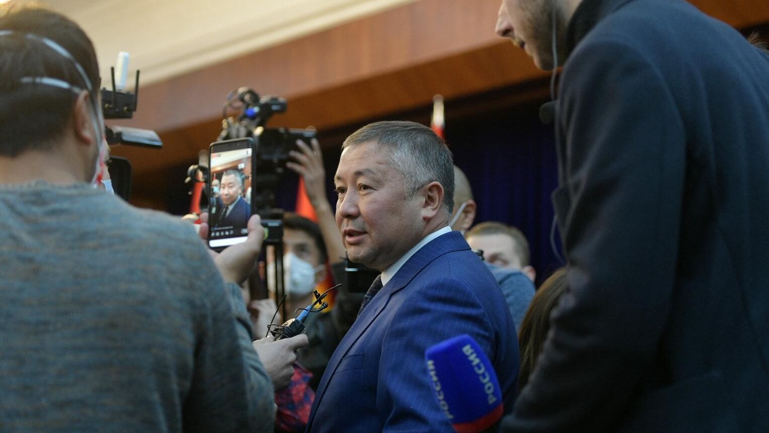 Лидер партии Кыргызстан Канат Исаев на внеочередном заседании парламента Киргизии Лидер партии Кыргызстан Канат Исаев на внеочередном заседании парламента Киргизии - РИА Новости, 1920, 13.10.2020