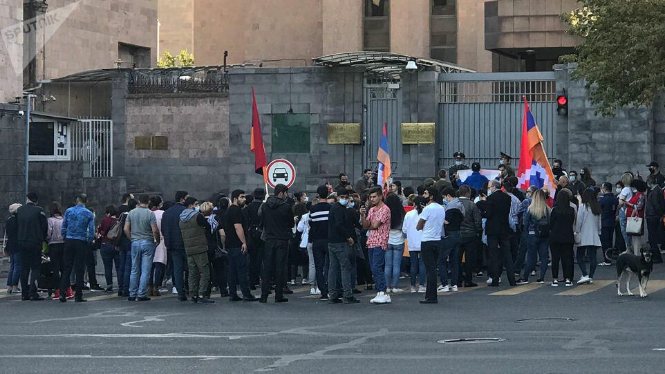 Мирная акция перед посольством России в Армении Мирная акция перед посольством России в Армении - РИА Новости, 1920, 13.10.2020
