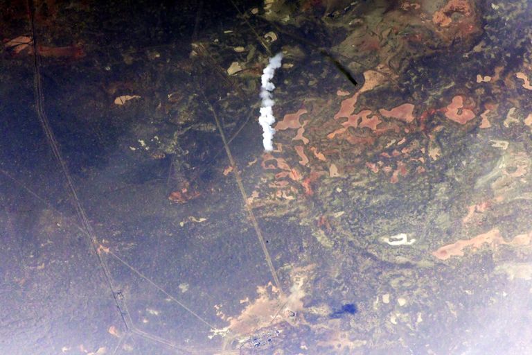 Старт ракеты с кораблем Союз МС-17 с Байконура, снятый с борта МКС Старт ракеты с кораблем Союз МС-17 с Байконура, снятый с борта МКС