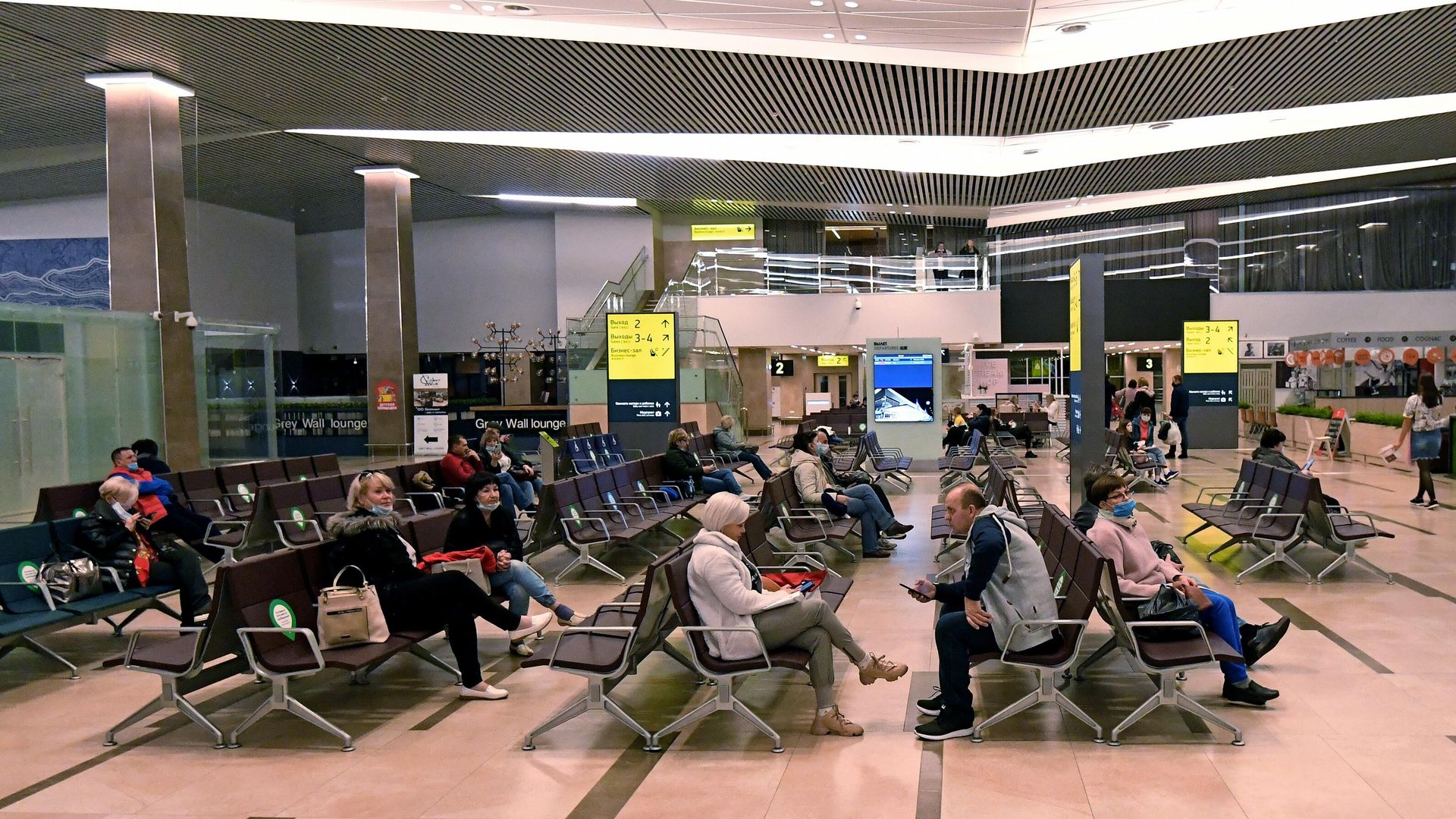 Пассажиры, прошедшие регистрацию, в международном аэропорту имени Дмитрия Хворостовского в Красноярске Пассажиры, прошедшие регистрацию, в международном аэропорту имени Дмитрия Хворостовского в Красноярске - РИА Новости, 1920, 17.01.2023