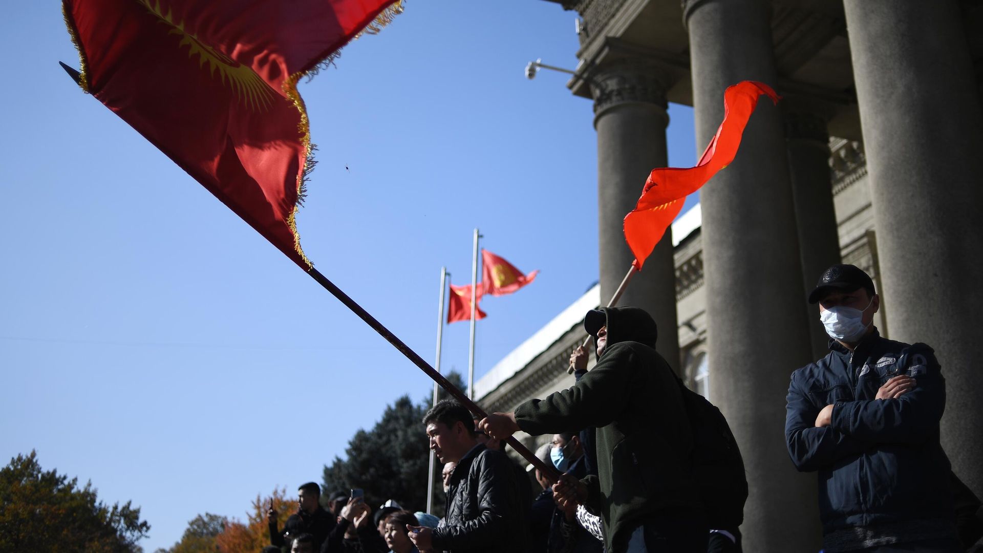 Участники митинга на Старой площади в Бишкеке Участники митинга на Старой площади в Бишкеке - РИА Новости, 1920, 14.10.2020