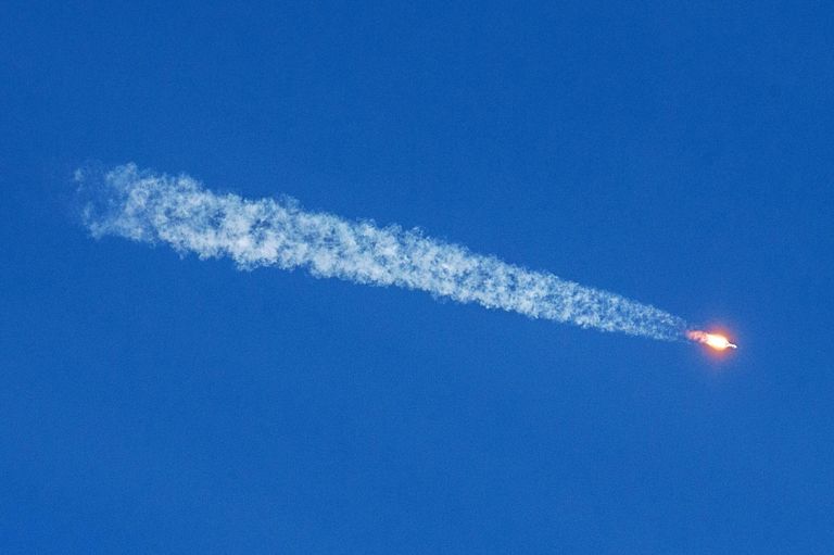 Ракета-носитель Союз-2.1а с транспортным пилотируемым кораблем Союз МС-17 во время запуска со стартовой площадки №31 космодрома Байконур Ракета-носитель Союз-2.1а с транспортным пилотируемым кораблем Союз МС-17 во время запуска со стартовой площадки №31 космодрома Байконур
