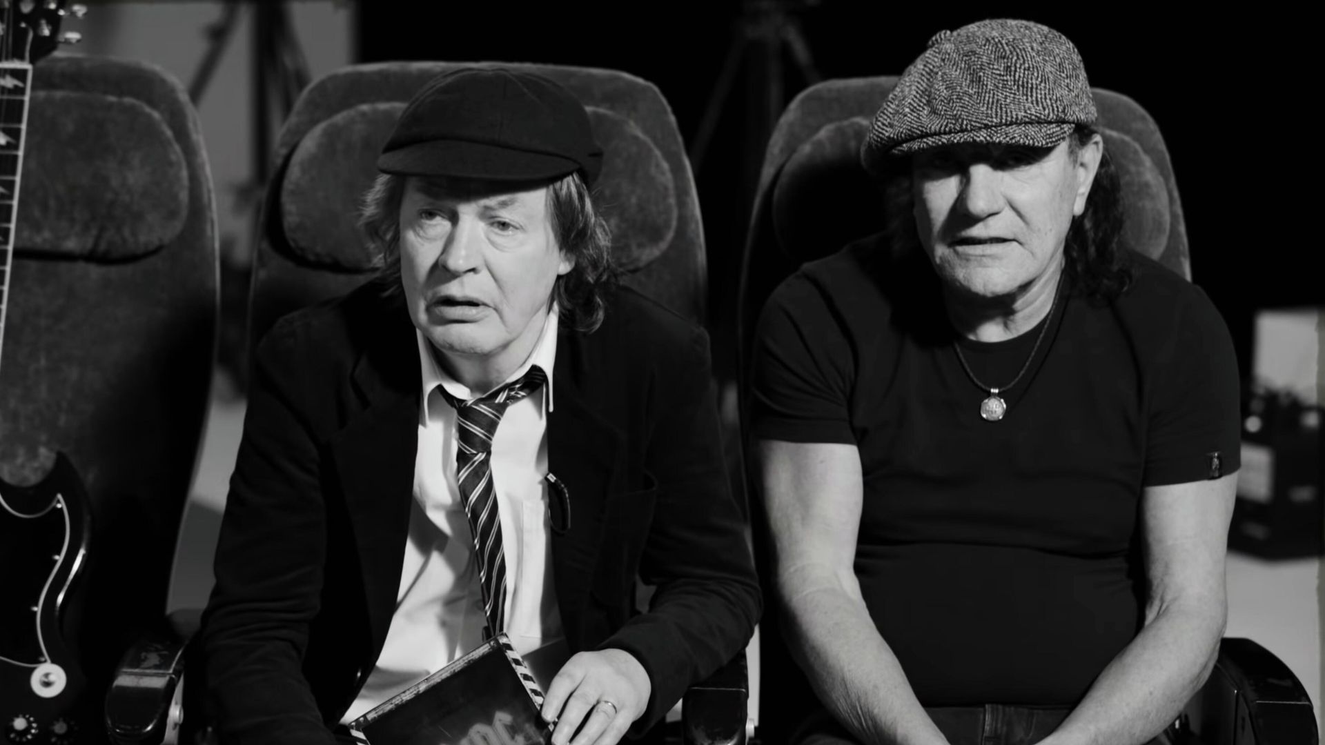 Музыканты группы AC/DC Ангус Янг и Брайан Джонсон Музыканты группы AC/DC Ангус Янг и Брайан Джонсон - РИА Новости, 1920, 15.10.2020