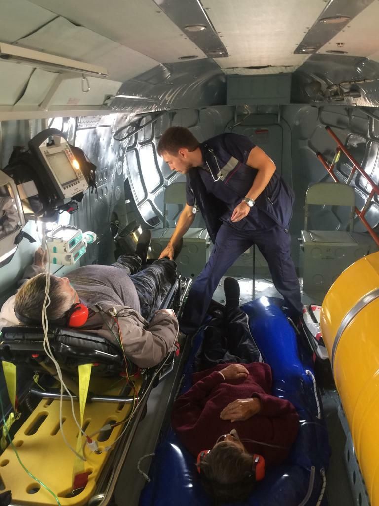 Алексей с пациентами на борту вертолета Алексей с пациентами на борту вертолета - РИА Новости, 1920, 15.10.2020