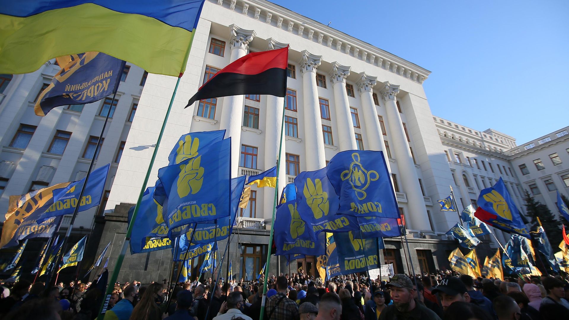Участники марша националистов у здания администрации президента Украины в Киеве Участники марша националистов у здания администрации президента Украины в Киеве - РИА Новости, 1920, 05.07.2021