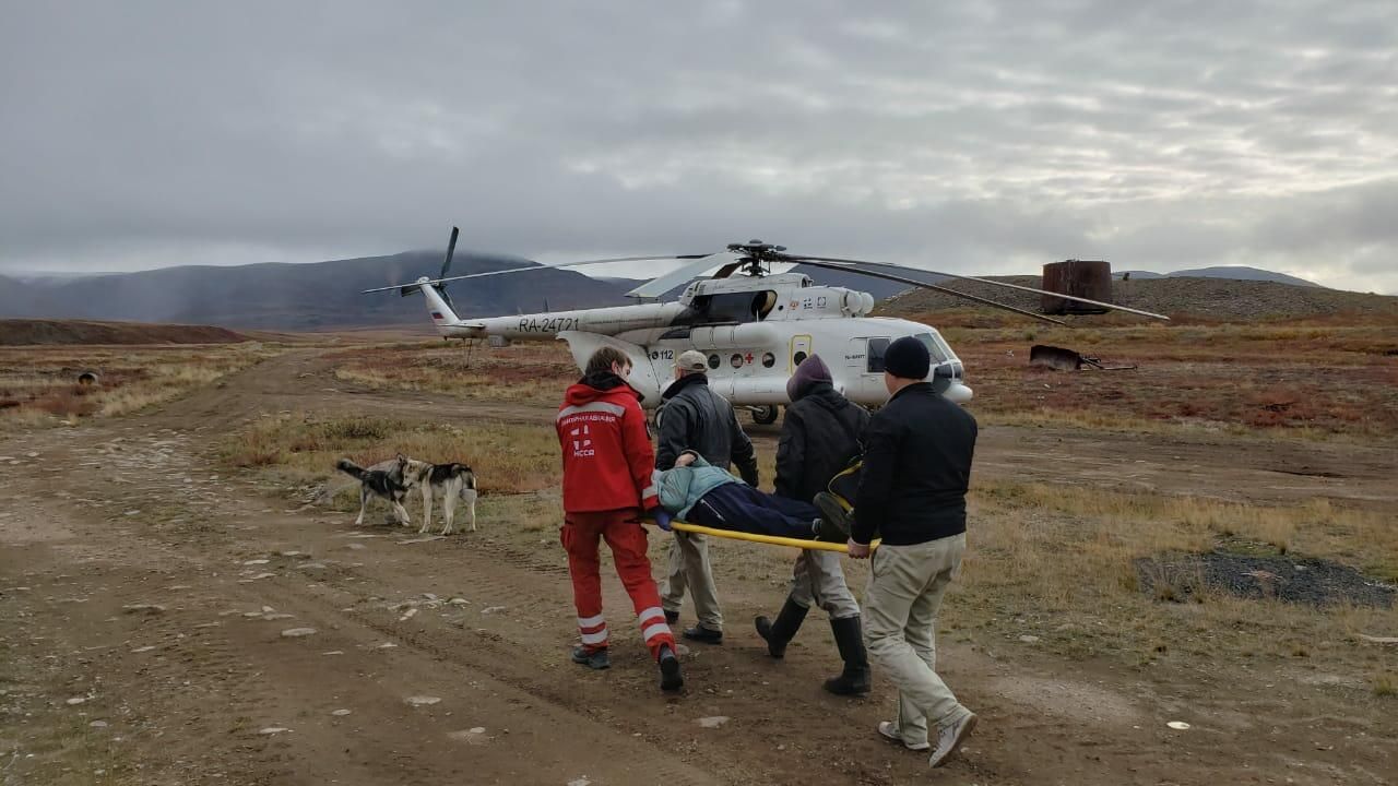 Эвакуация пациента с желудочно-кишечным кровотечением Эвакуация пациента с желудочно-кишечным кровотечением - РИА Новости, 1920, 16.10.2020