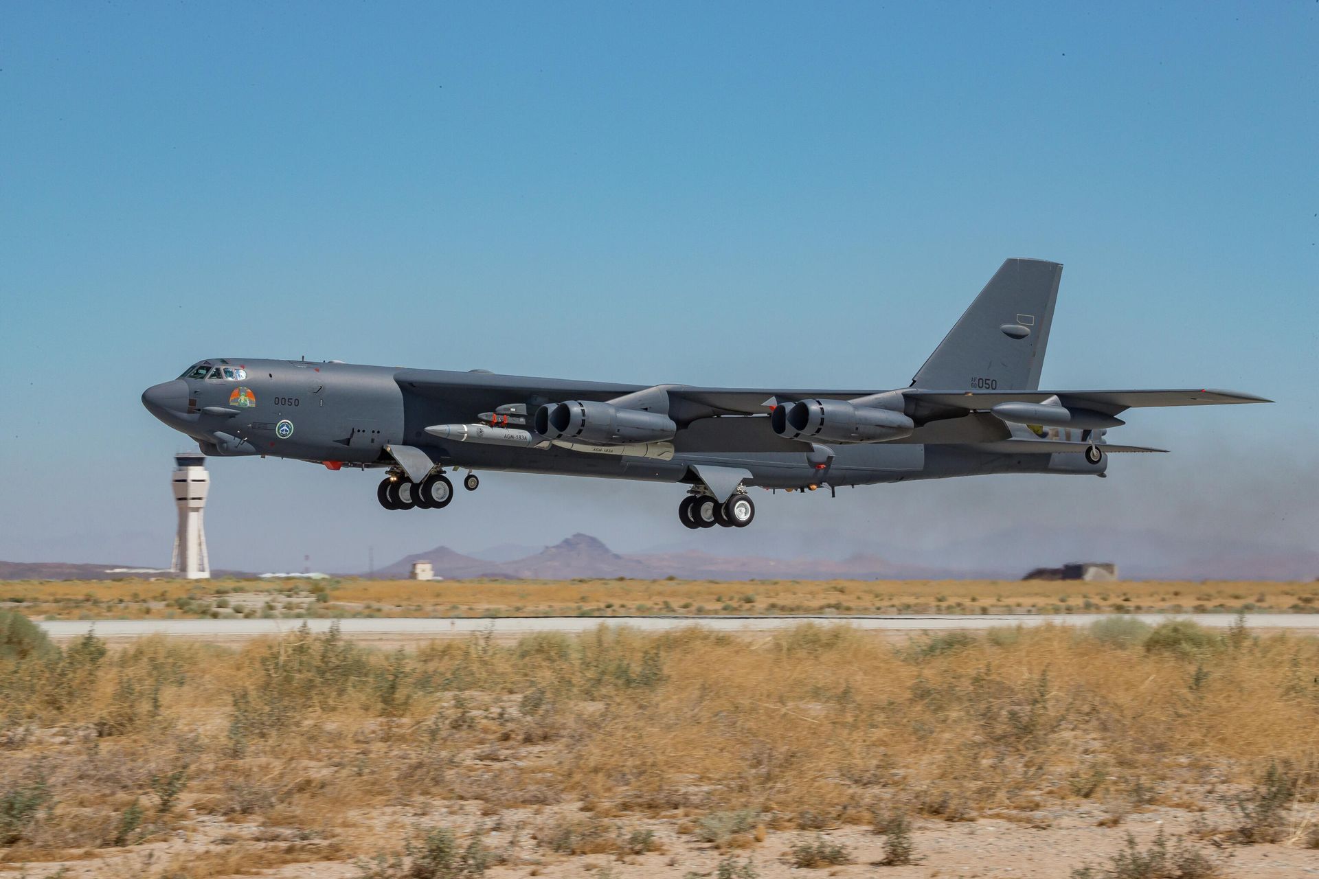Американский бомбардировщик B-52H Stratofortress с гиперзвуковой крылатой ракетой AGM-183A Американский бомбардировщик B-52H Stratofortress с гиперзвуковой крылатой ракетой AGM-183A - РИА Новости, 1920, 30.03.2023
